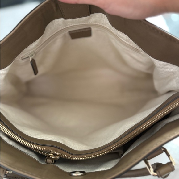 Authentic Gucci Sukey Medium Leather Tote Bag Gold Hardware - Picture 9 of 16